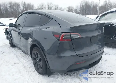 2022 Tesla Model Y Long Range Dual Motor All-Wheel Drive z USA, uszkodzony, nr VIN 7SAYGDEE6NF450743
